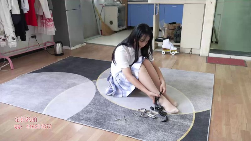 子衿原创丨vk新作品之琳琳廖洘驷马挠脚心换咝袜逃脱游戏！在线看！