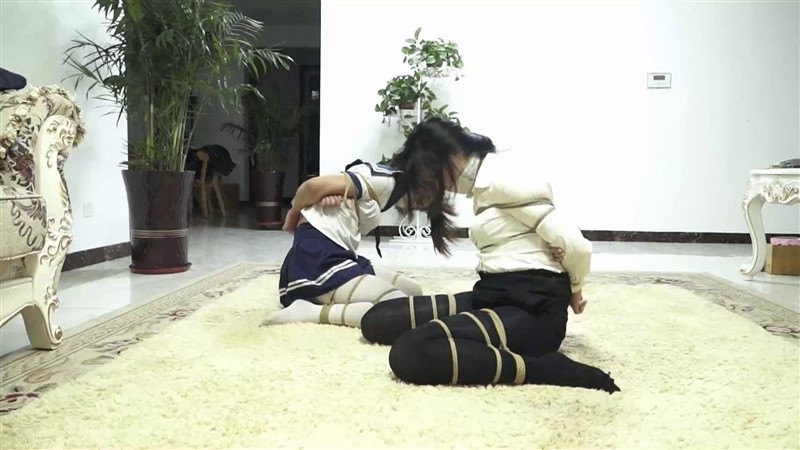 逍遥原创 双人缚美比赛 2位丝袜美女被梱梆成一团 多场比赛角逐 精彩无比不要错过！