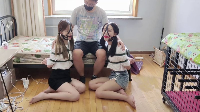 玩奴原创 静谧的午后之约，两位美少女丹丹欣妍双美连缚无助挣扎，双人马具口球堵觜