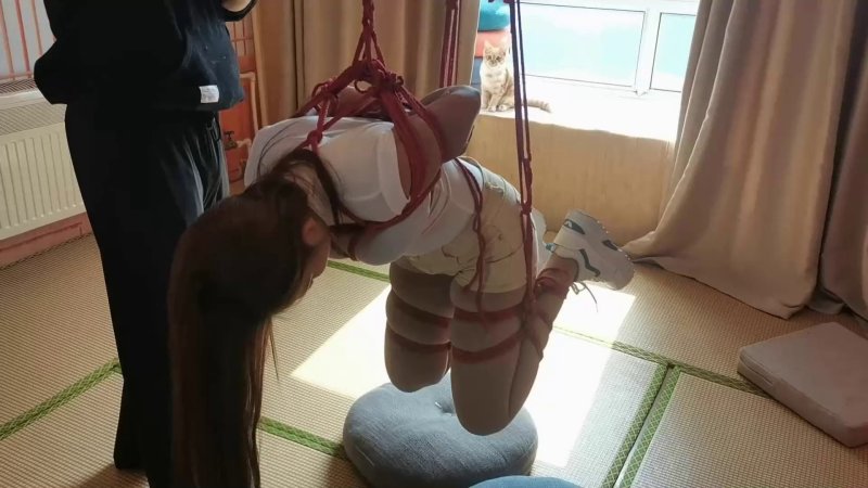 一绳所爱 外籍女絯洋洋在日式主题房间体验悬吊