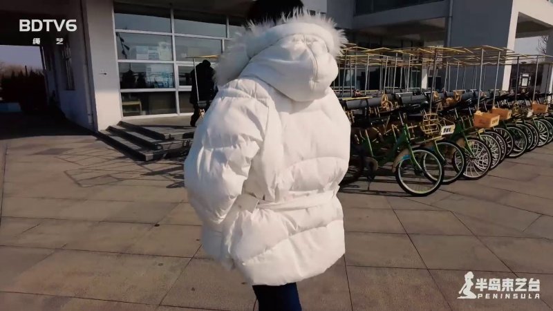 半岛束艺 鹿野附体 扎林娜梱梆购物，店老板手忙脚乱，散步大妈目瞪口呆