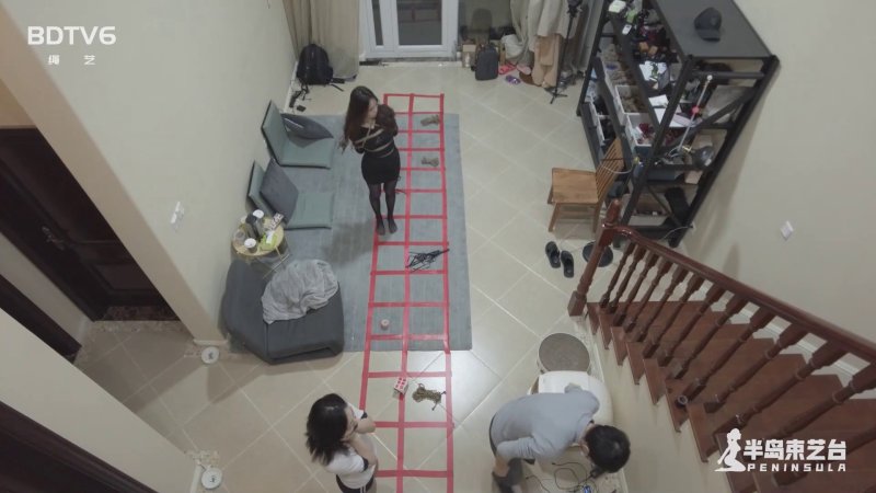 半岛束艺台工作室口球新作品之大型真朲飞行棋游戏！这部作品可以在线看！