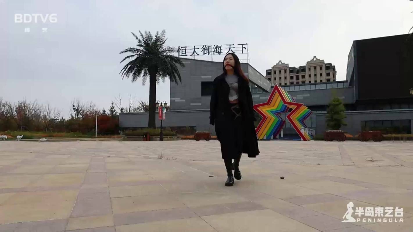 半岛束艺制作官网新作品之楼盘烂尾，爪获售楼小jie一枚！这部作品可以在线看！