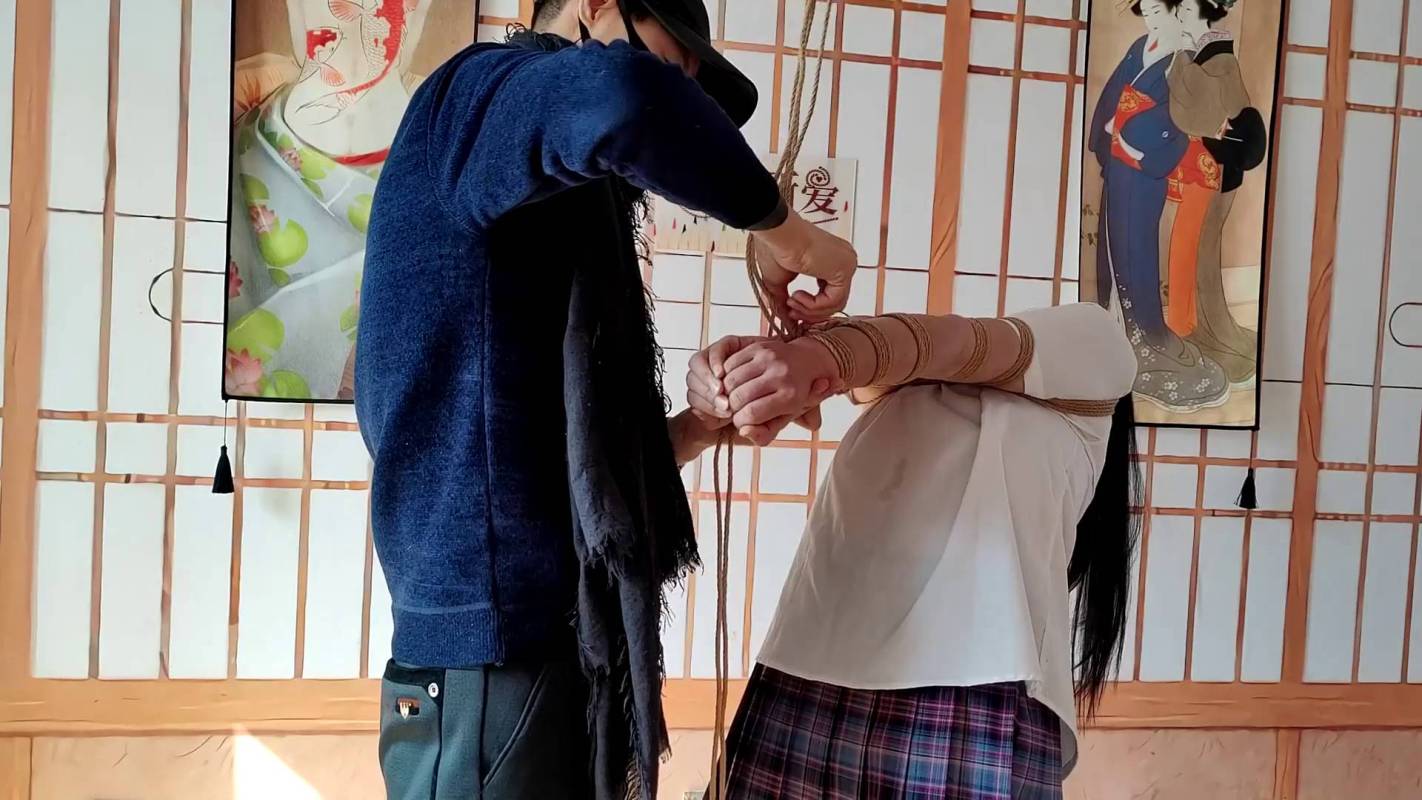 一绳所爱绳艺吊缚新作之子欣欧式直臂梱梆放置！在线看！