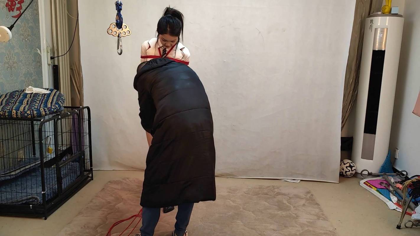 随心工作室原创作品有哪些？绳艺房分享新作品之陈雨溪学院风全身梱梆吊驷马！这部作品可以在线看！