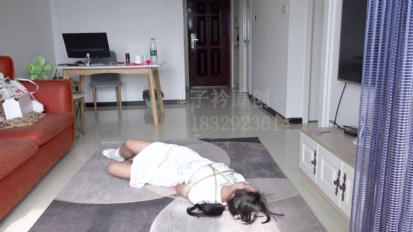 子衿原创驷马新作之迷晕绑稼大学生琳琳，逃脱失败又被抓回顽弄！在线看！