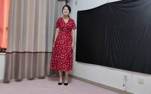 素人绳艺定拍新作之小jiejie体验穿高跟鞋带重金属手铐脚镣展示（1）！在线看！