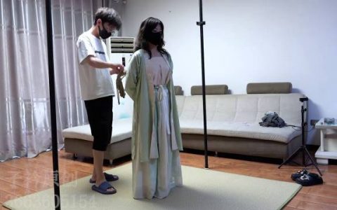 子衿绳艺字母圈紧缚新模佳佳试镜汉服之下的完美身材！在线看！