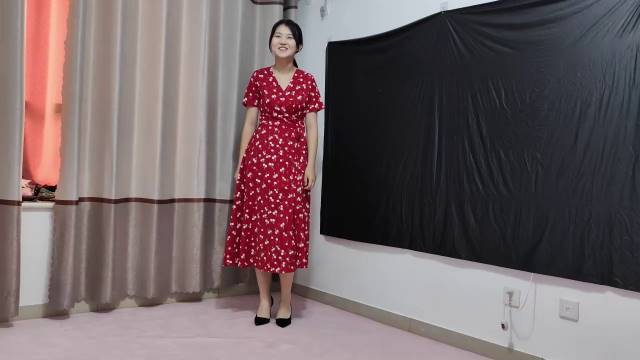 素人绳艺定拍新作之小jiejie体验穿高跟鞋带重金属手铐脚镣展示（1）！在线看！