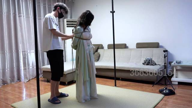 子衿绳艺字母圈紧缚新模佳佳试镜汉服之下的完美身材！在线看！