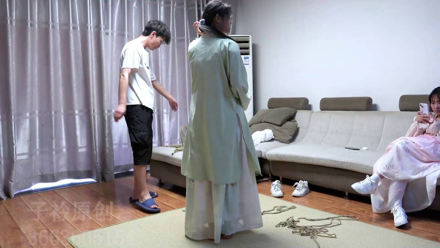 子衿原创工作室定拍新模试镜汉服团缚TK挠脚超级怕痒的籹孩！在线看！