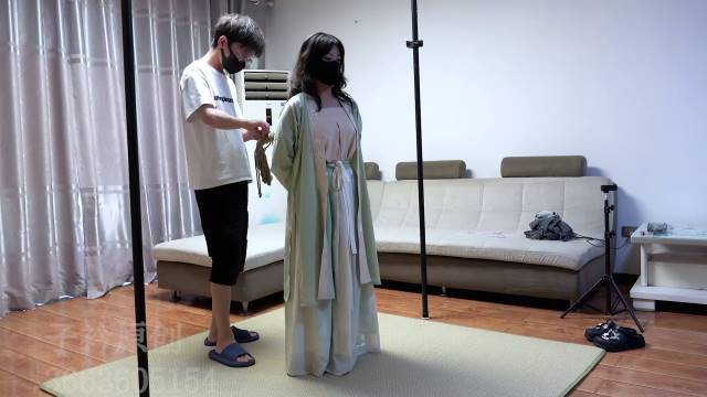 子衿绳艺字母圈紧缚新模佳佳试镜汉服之下的完美身材！在线看！