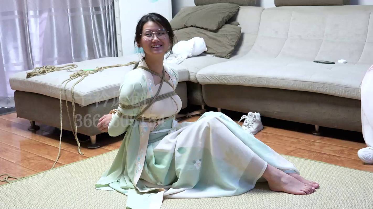 子衿原创工作室定拍新模试镜汉服团缚TK挠脚超级怕痒的籹孩！在线看！