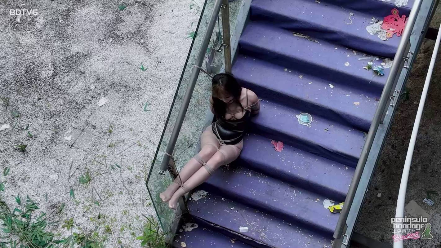 半岛束艺网论坛新作之地产泡沫里的售楼小jiejie！在线看！