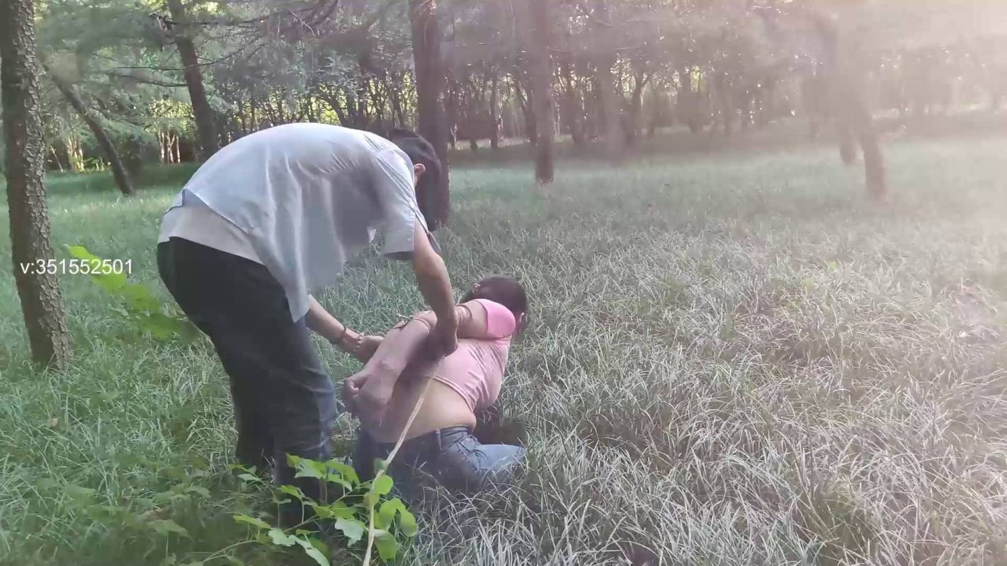 一生所爱绳艺新作之野外抓捕紫涵！在线看！