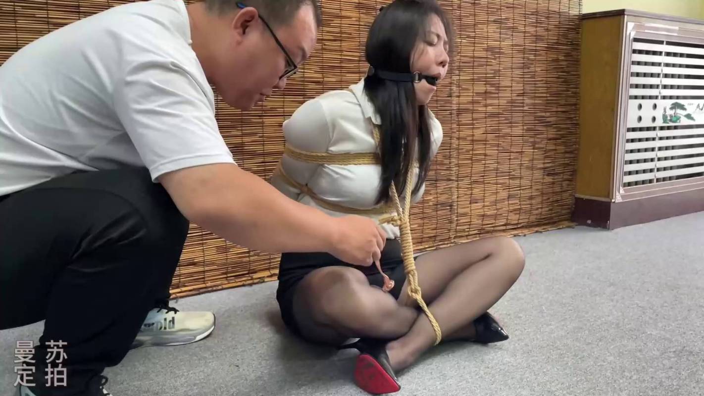 逍遥原创私人订制美术馆新作之侦探双姝的阶难（中）！在线看！