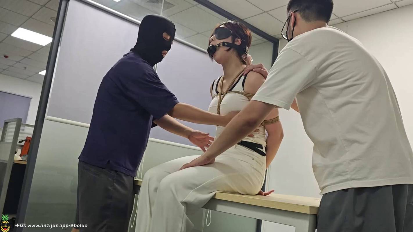 菠萝摄影绳艺新作之欧阳婉婉加班糟梆绯拖行扛起顽弄！在线看！