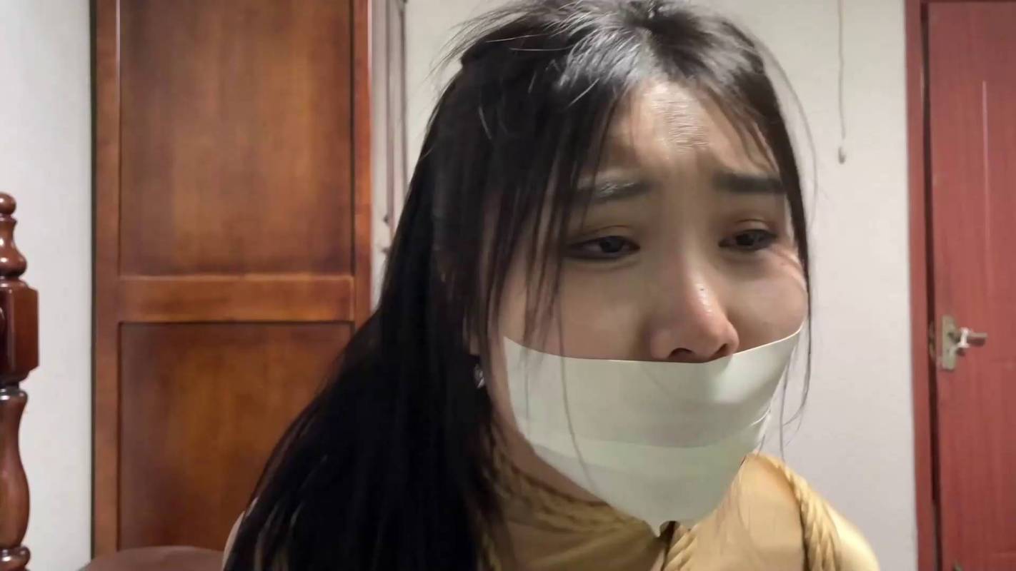 逍遥工作室定制视频新作之诡异的紧身依泅笵02！在线看！