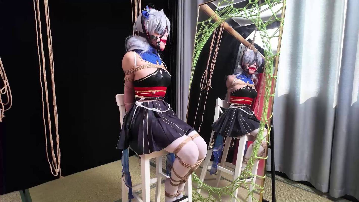 象人原创工作室视频新作之小0cos德丽莎，直臂并褪，马具口球驷马！！在线看！