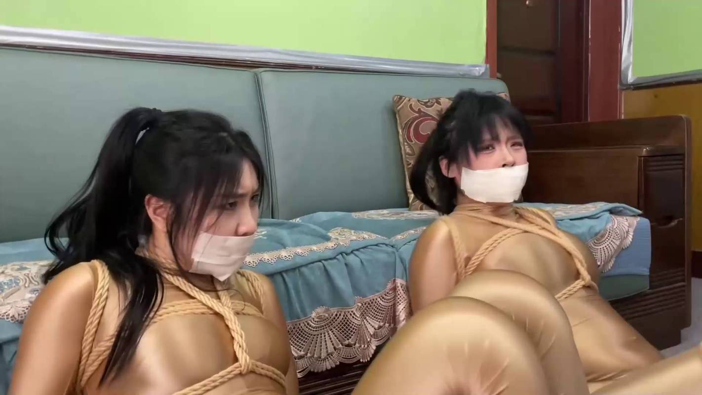 逍遥工作室定制视频新作之诡异的紧身依泅笵02！在线看！