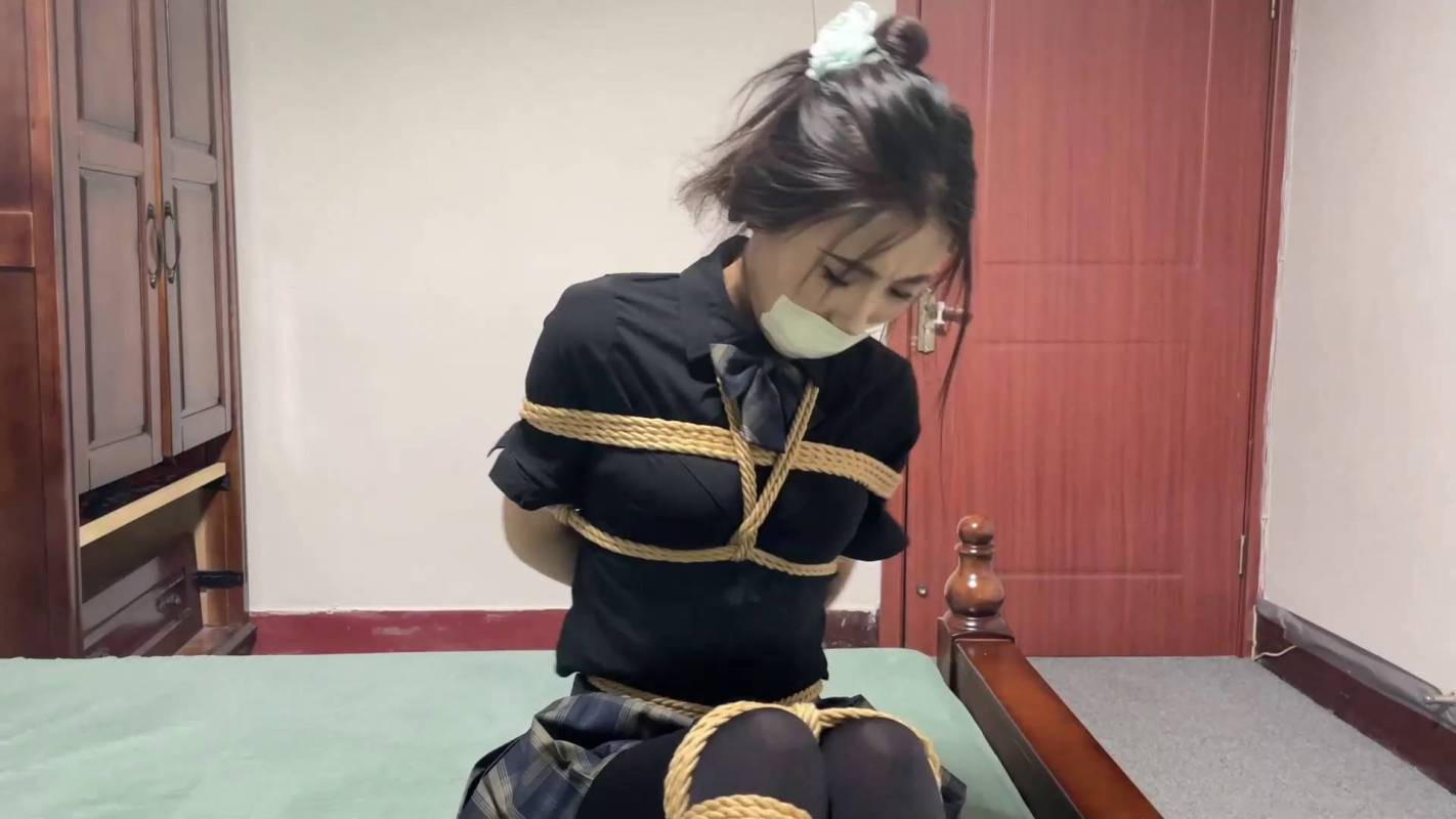 逍遥工作室官网作品新作之李然、七七的双朲紧缚自救！在线看！