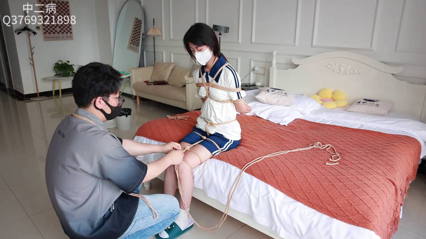 中二病绳艺新作之大一青春活力小jiejie“艾莉西亚”初次体验紧缚蛇缚！在线看！