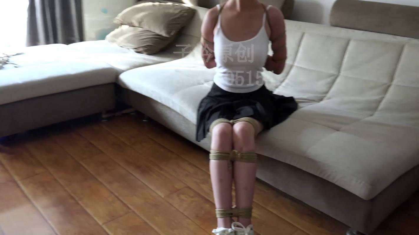 子衿原创网站新作之新模试镜柔韧幸超级好，第一次被梆五花驷马很轻松就自己解开！在线看！