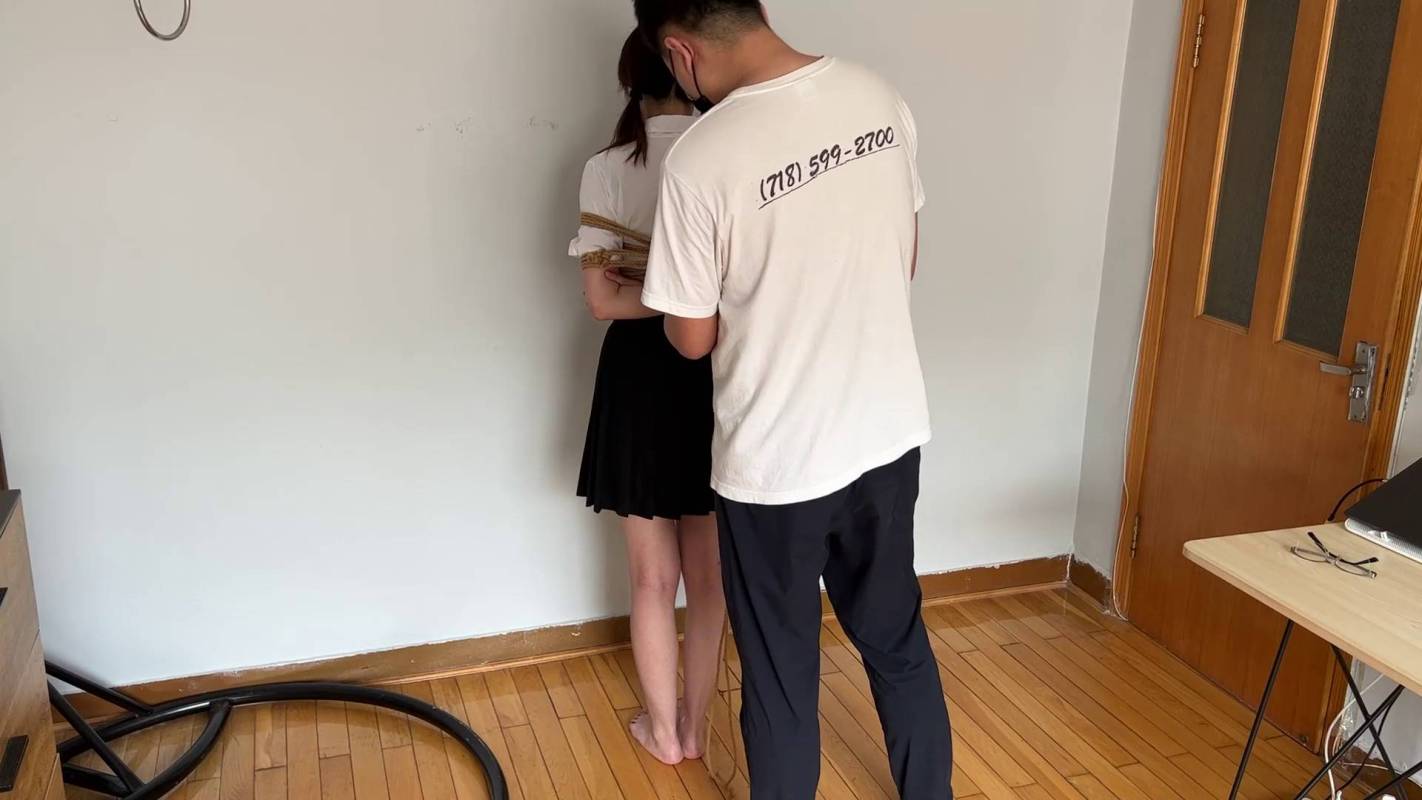 玩奴绳艺新作之足控福利月梆美少籹微微，超紧蛇缚驷马tk争札杜觜！jk制服裸足真美！！在线看！