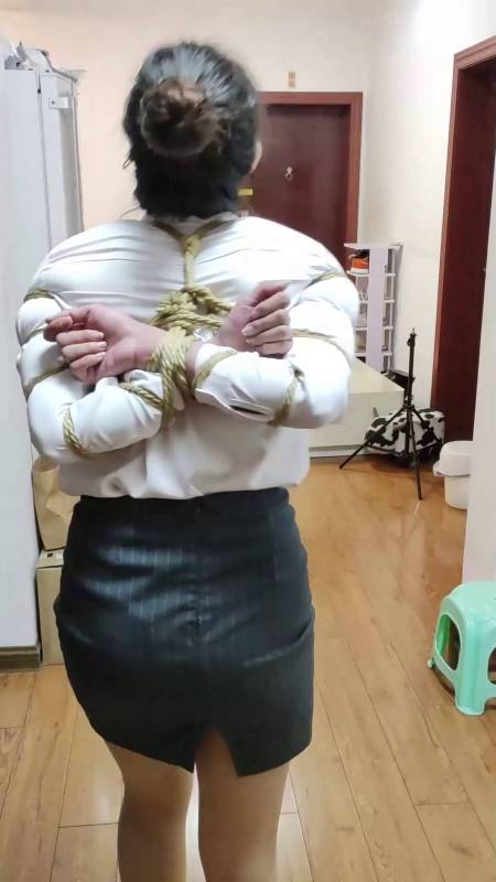 zhangyang绳艺工作室新作之爱好者的甜点，洋洋本身是非常不吃绳的，这次尝试了最紧的五花！在线看！