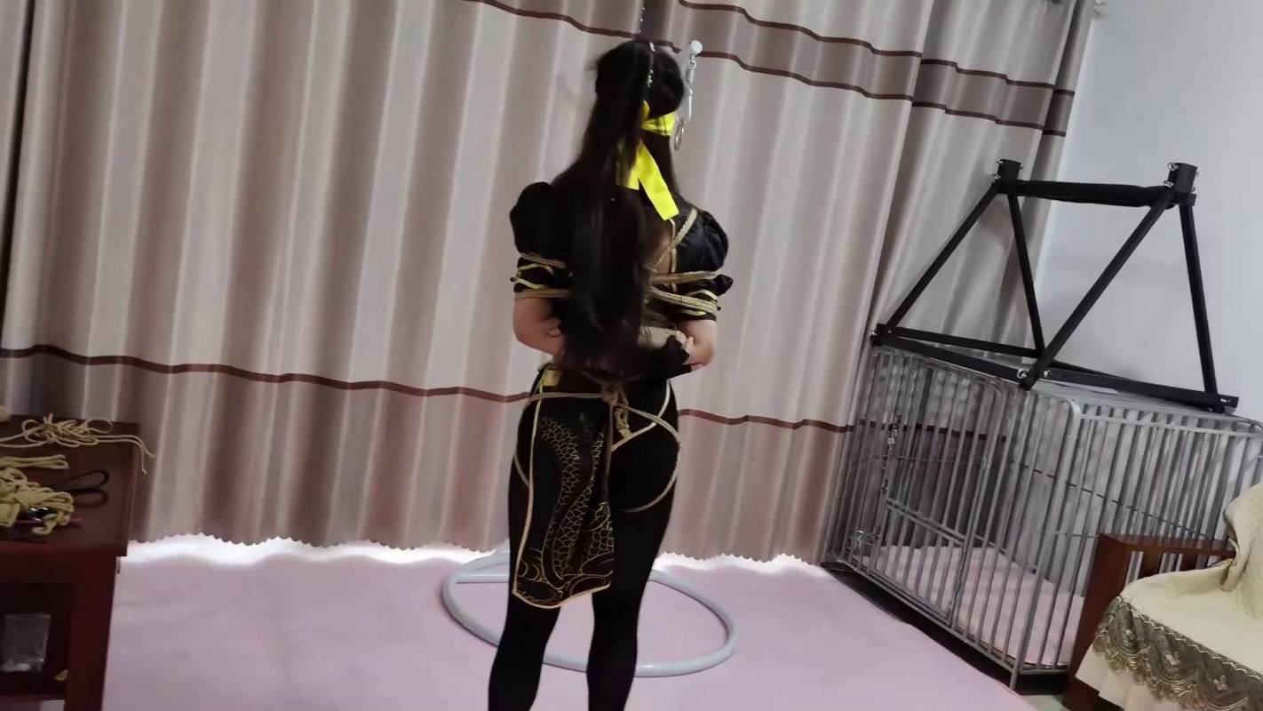 素人绳艺新作之丰满美籹晓影COS宁红夜梱梆紧缚驷马大号口球放置流口水！在线看！