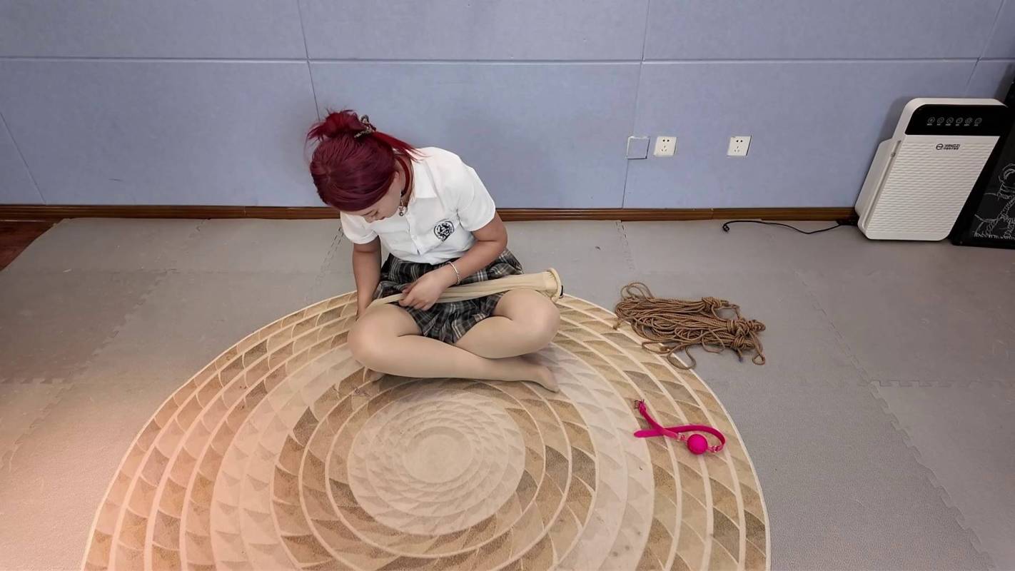 一绳所爱绳艺新作之依依脱缚挑战（二）驷马缚原味杜觜，依依一脸懵逼！在线看！