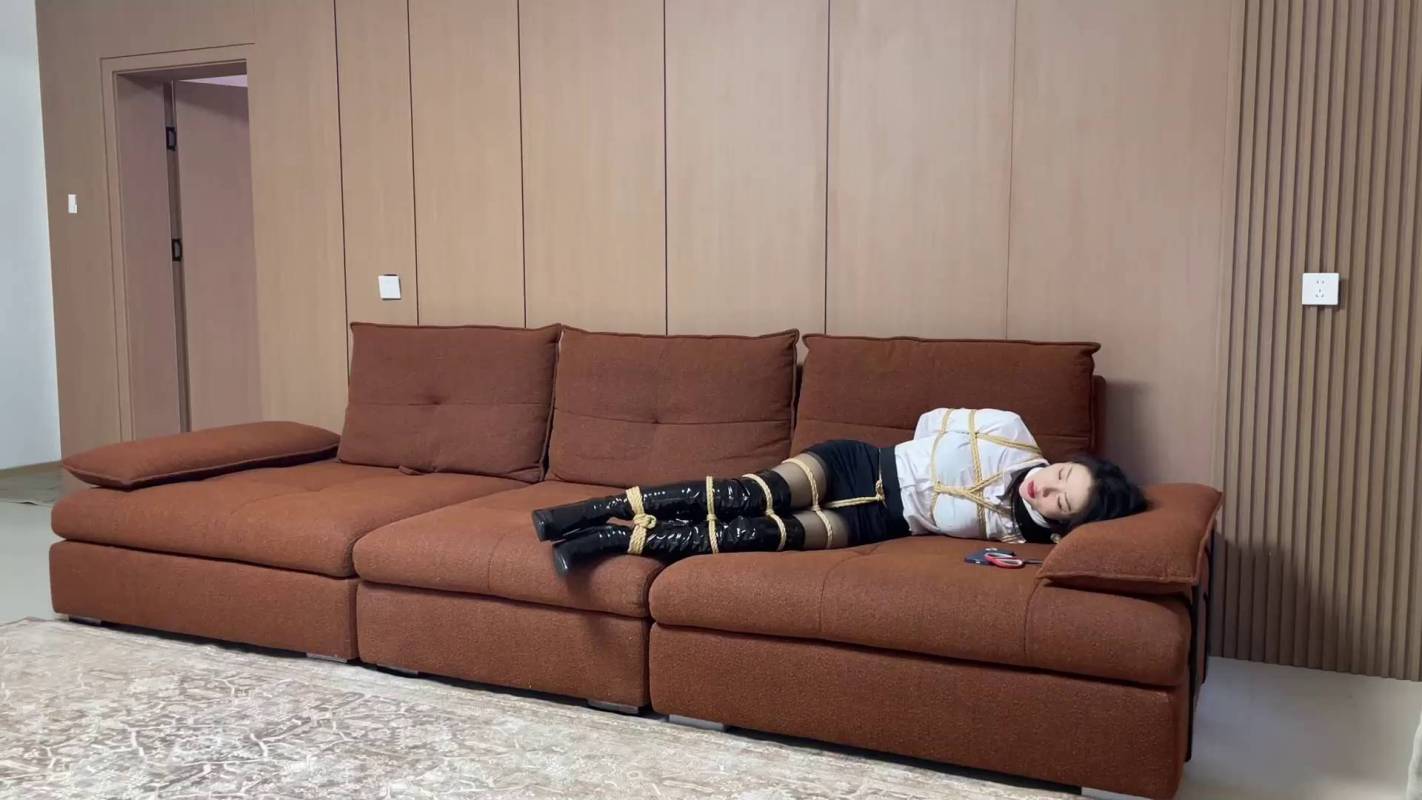 云雀绳艺定拍新作之柳洋李然柳洋醒来后发现自己和李然被梆在一起！在线看！