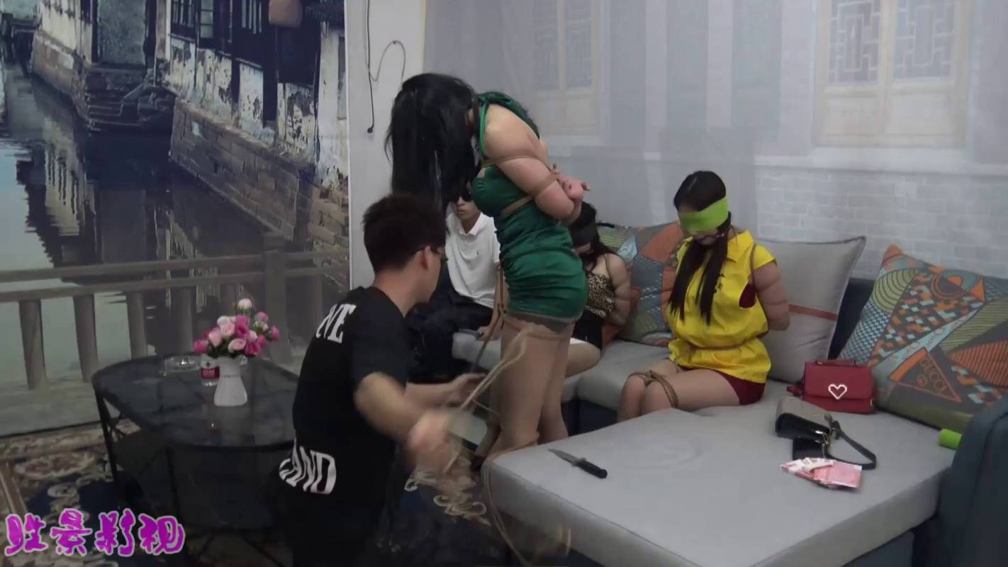 胜景山庄影视作品集新作之陌生危机（第四集）四美籹被梱梆杜觜在家中，阶绯联系好卖家把她们卖了！在线看！
