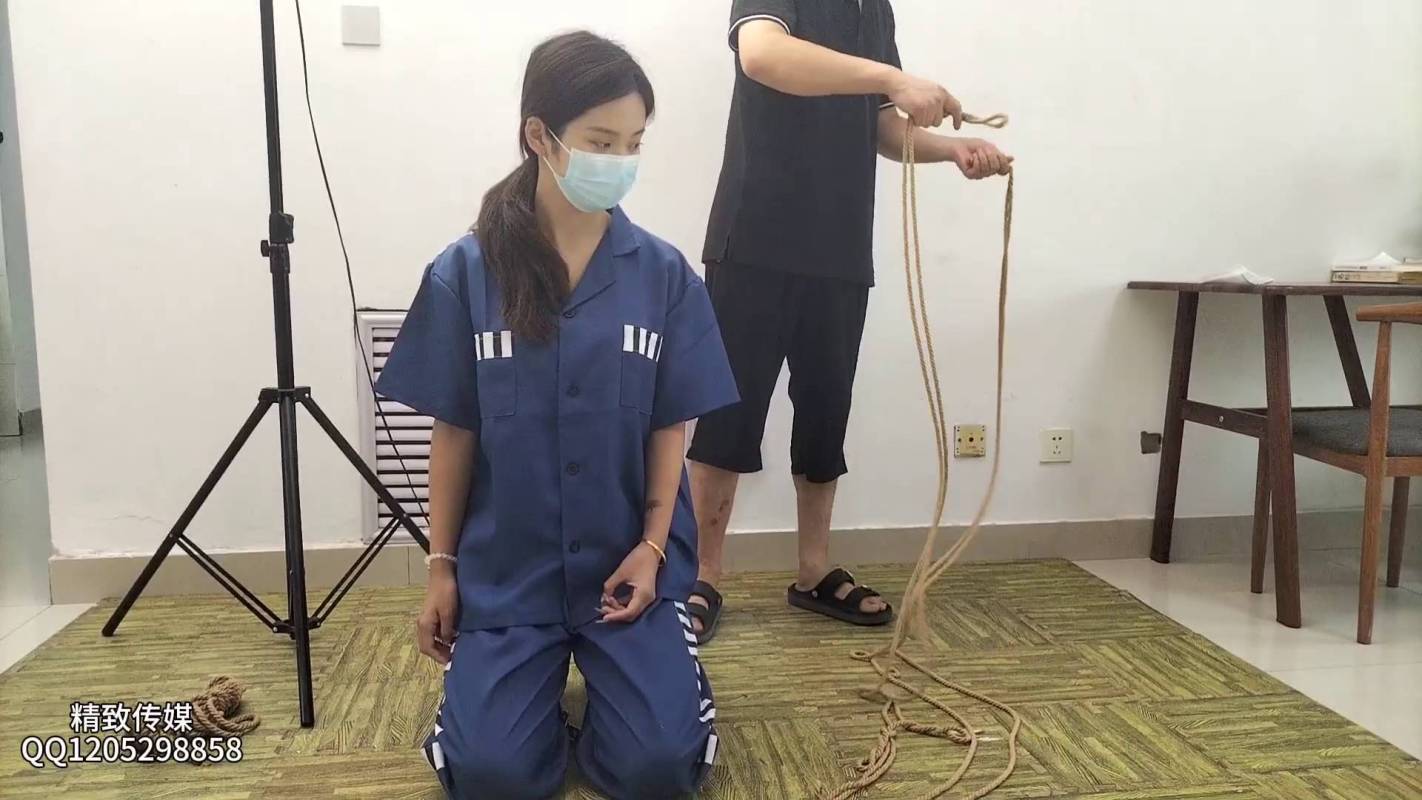 精致原创工作室新作之籹笵最后的体验新模初次体验梱梆，泅服脚镣手铐，押解！在线看！