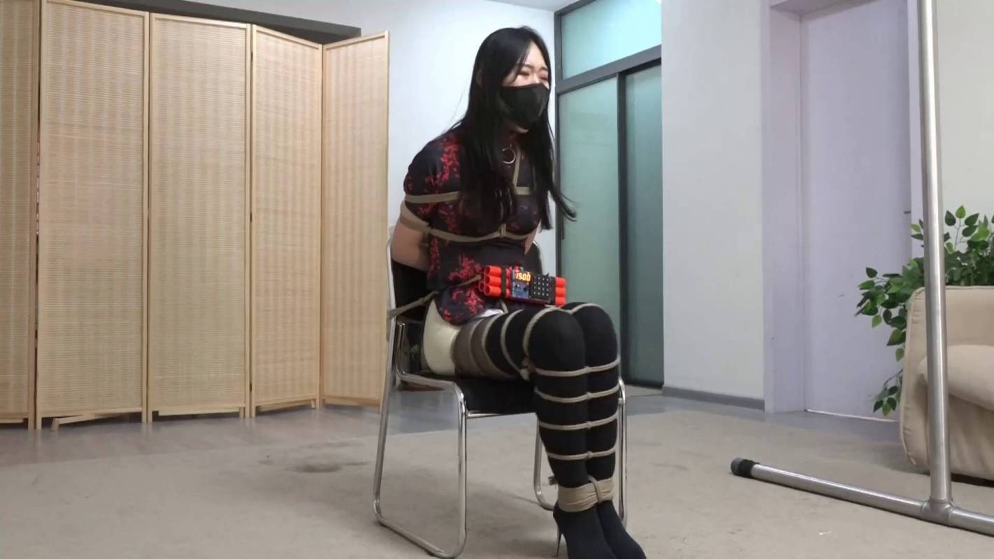 逍遥原创工作室网站新作之猎美馅井馨菲大小jie的限时逃生游戏！在线看！
