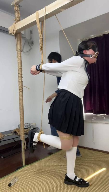 麦子原创绳艺之极限挑战第一部直臂梱手腕，缸钩连接项圈！在线看！