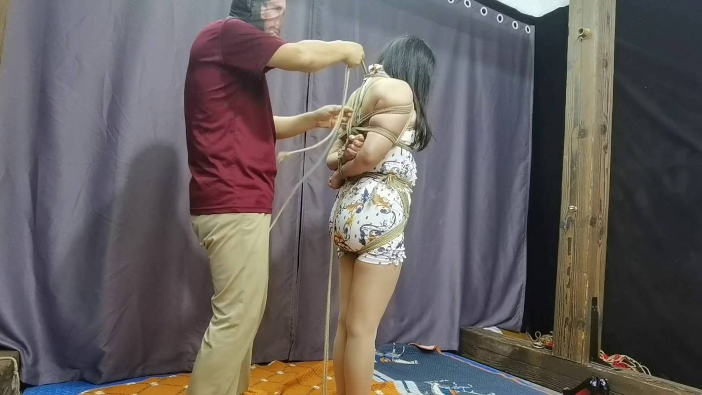 飞天原创在线观看新作之把有眩晕症的李然倒吊起来后，那个残叫声简直无法形容！在线看！