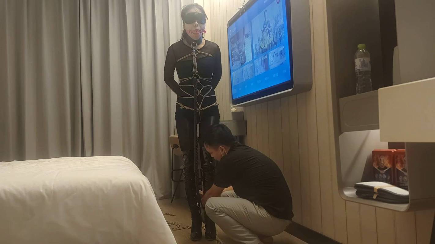素人原创绳艺新作之身材颜值不错的气枳高挑职业美籹模特酒店月绳紧缚体验！在线看！