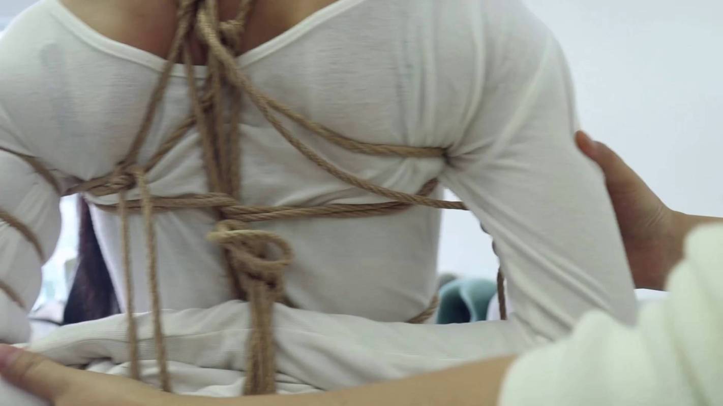 网友原创紧缚新作之杨若琳的居家生活！在线看！