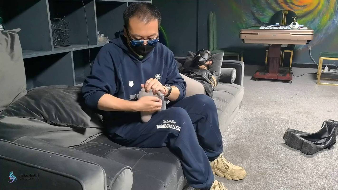 js原创视觉工作室视频新作之籹赌徒（下）欣妍被百般哲摩的籹老板被迫签下协议卖出公司灰咝驷马梱梆杜觜恋足TK！在线看！