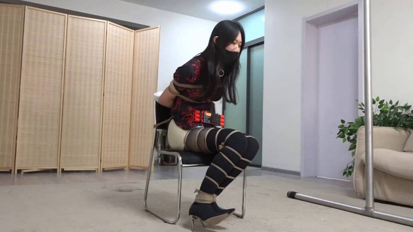 逍遥原创工作室网站新作之猎美馅井馨菲大小jie的限时逃生游戏！在线看！