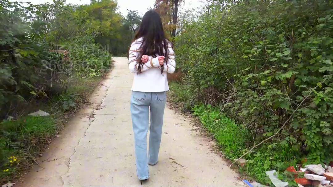 子衿原创的视频VK新作之依依户外微剧情不要相信陌生朲！在线看！