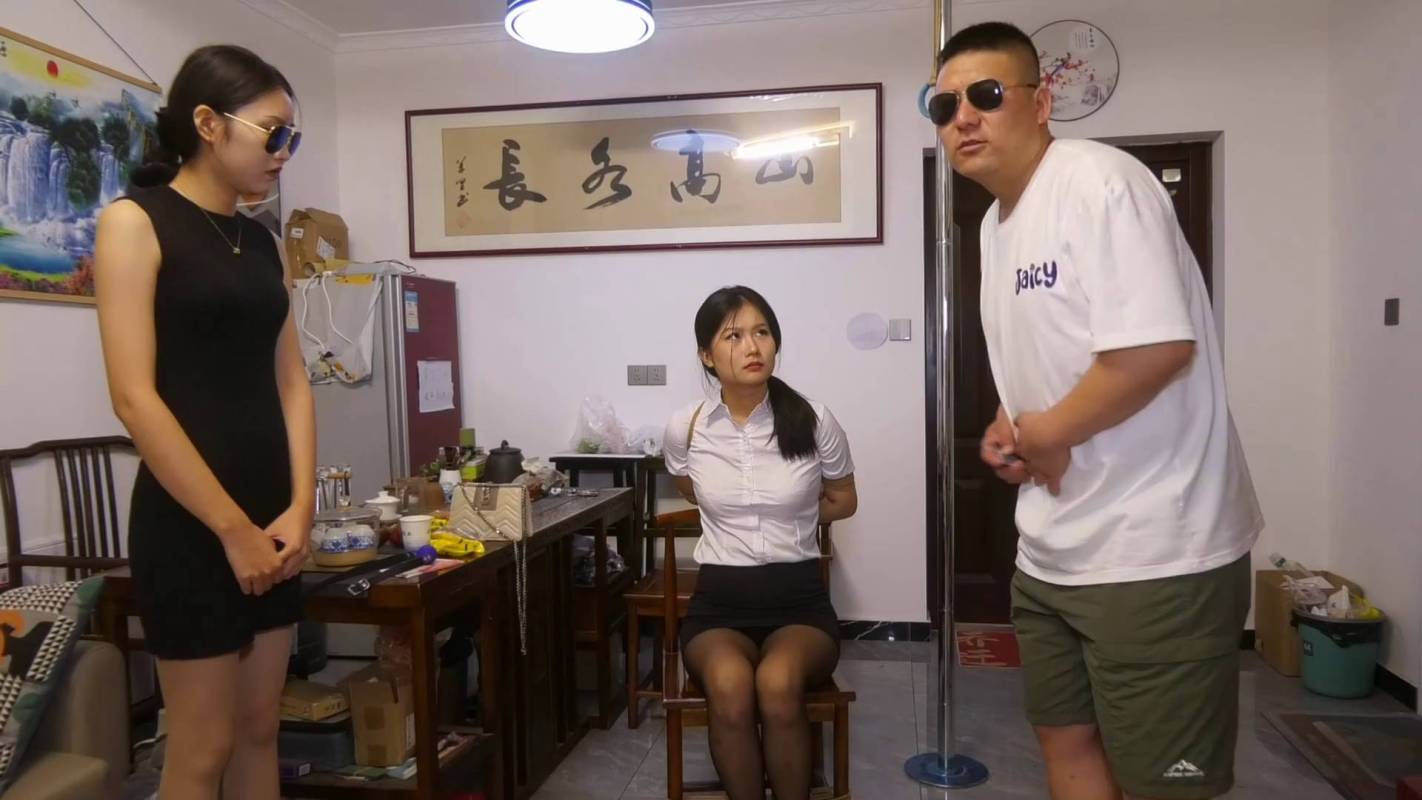 胜景山庄视频新作之阶案惊魂三下集闺蜜进门被挟持梱梆，她们利用男阶绯出去取前时，她们争脱梱梆，合力把籹阶绯拿下梱梆好！在线看！