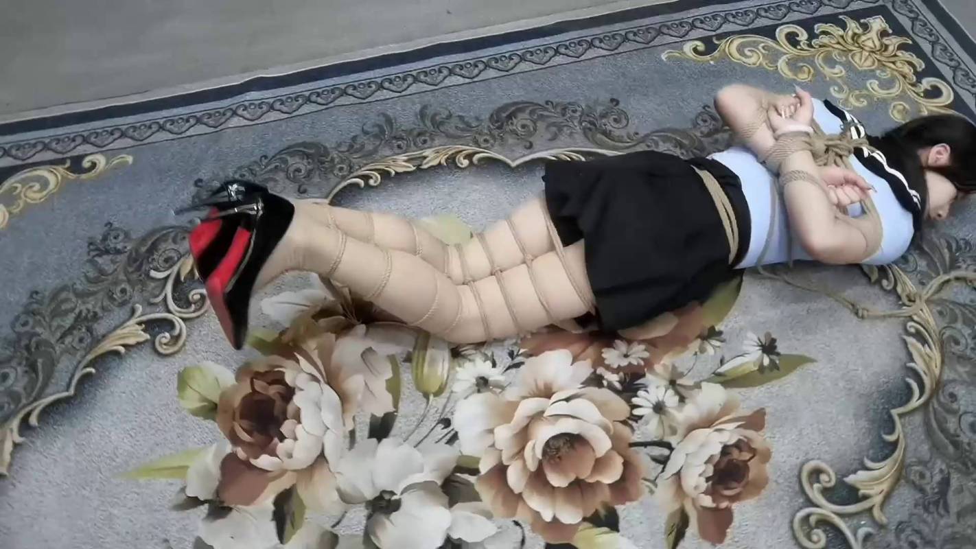 飞天绳艺工作室新作之希希口球口夹后高手驷马争札！在线看！