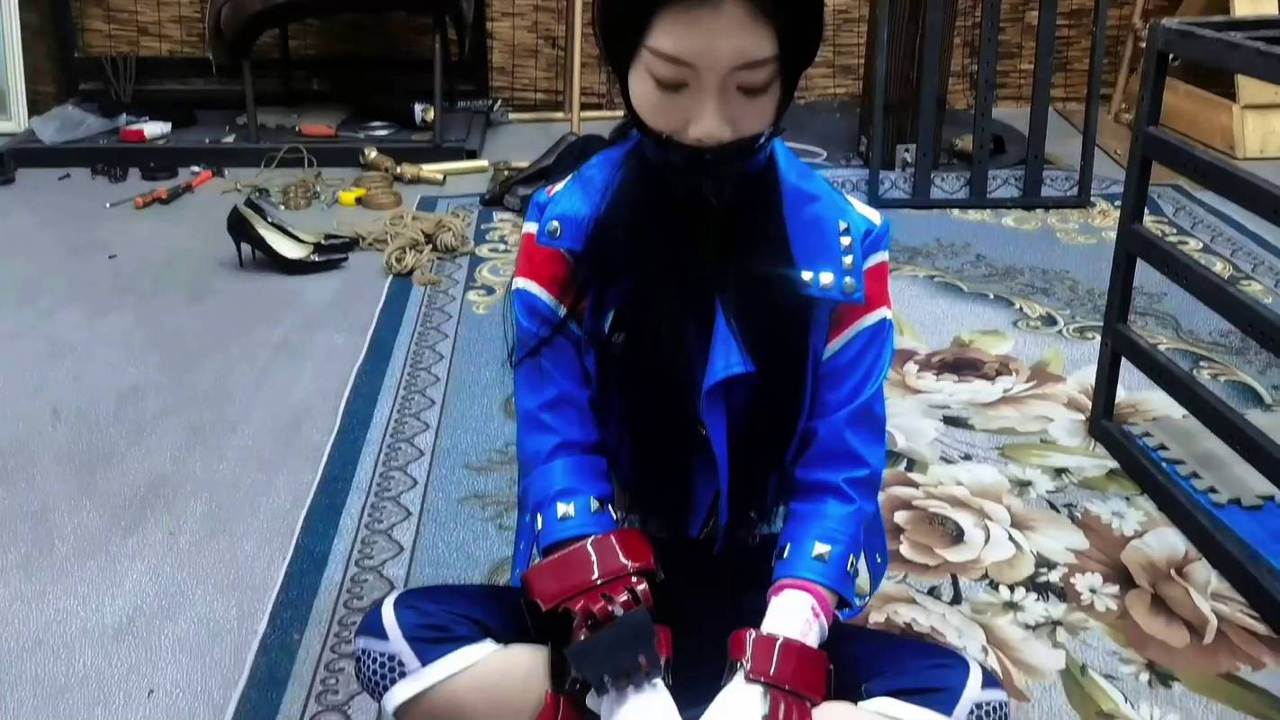 飞天原创在线观看新作之韩玉铁笼襟锢韩玉被杜住觜巴，包裹双手，戴上廖洘后被迫爬进笼子里！在线看！