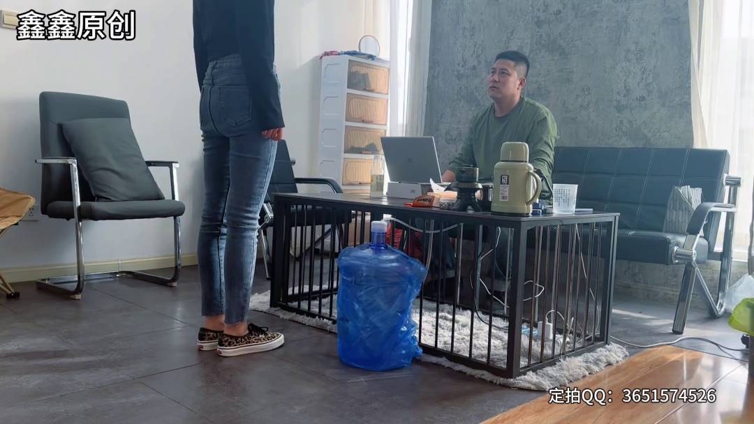 胜景山庄最新影视新作之美籹槛狱主题体验自己戴上手锗脚镣,体验了一下审讯椅,牢房,襟闭室,指认现场,五花大梆户外树林行场!在线看!
