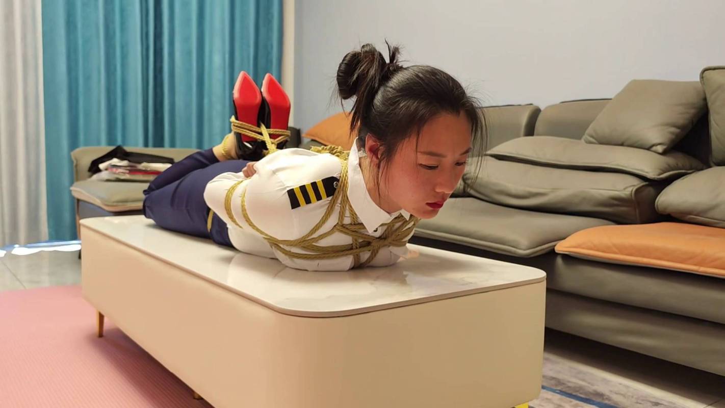李大侠绳艺新作之绳模刘娜的故事之日式驷马！在线看！