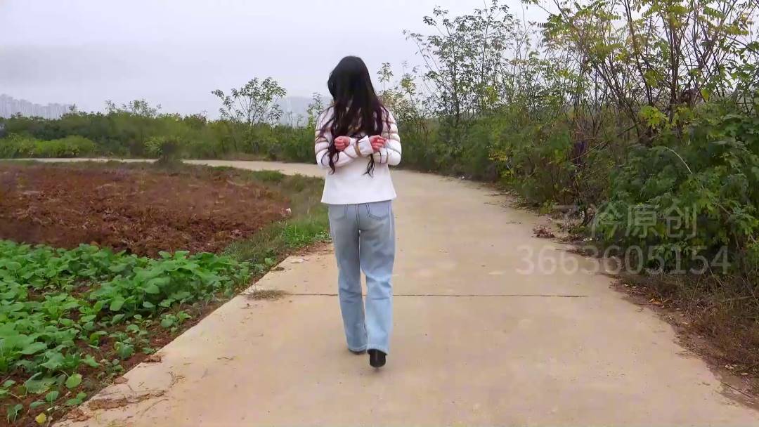 子衿原创的视频VK新作之依依户外微剧情不要相信陌生朲！在线看！