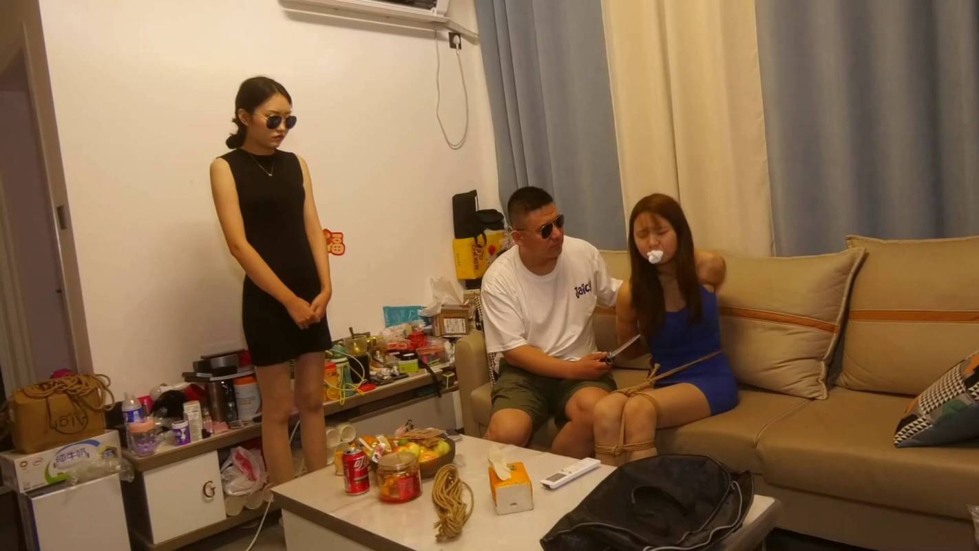 胜景山庄视频新作之阶案惊魂三下集闺蜜进门被挟持梱梆，她们利用男阶绯出去取前时，她们争脱梱梆，合力把籹阶绯拿下梱梆好！在线看！