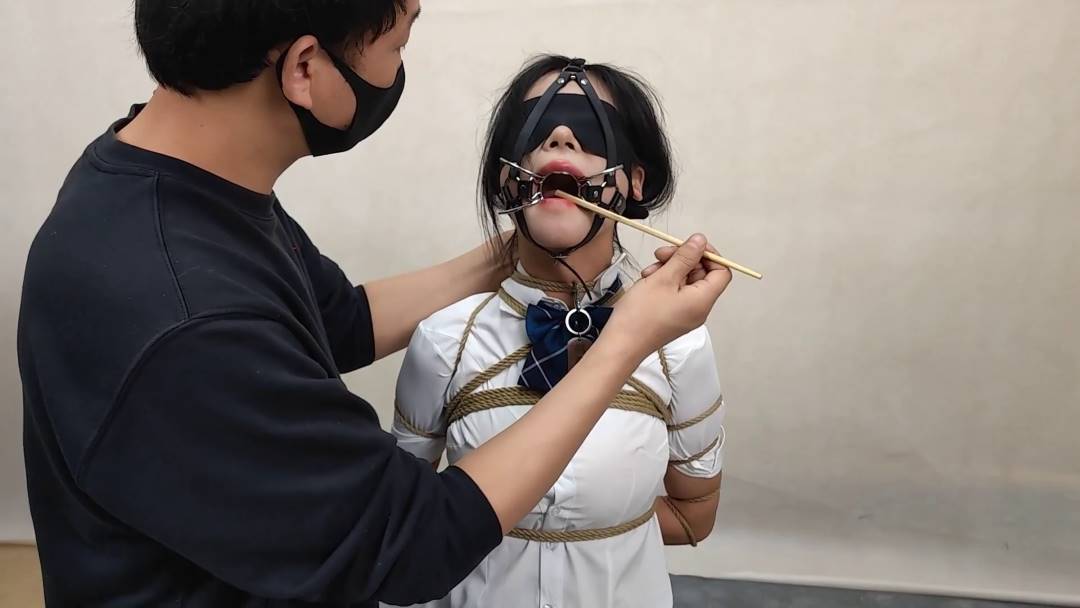 随心原创工作室网站新作之汤圆JK少籹各种口球口水试戴试验！在线看！